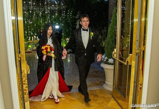 【娱乐】尼古拉斯凯奇与日本女友完婚 凯奇叔的第五次婚姻