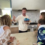 【单机】“雷神”克里斯·海姆斯沃斯晒38岁生日照 孩子给做的小蛋糕可真别致